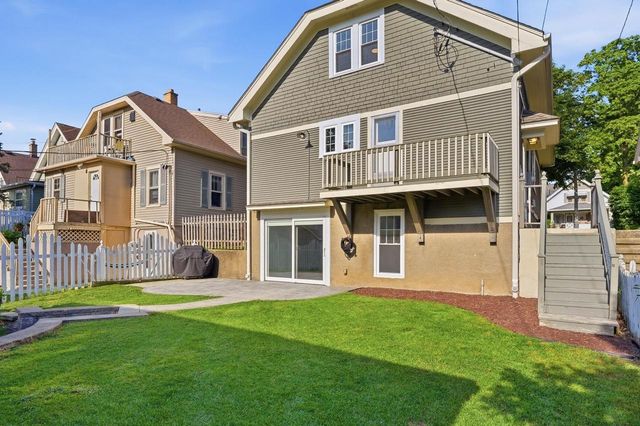 527 S 7th AVENUE, West Bend, WI 53095