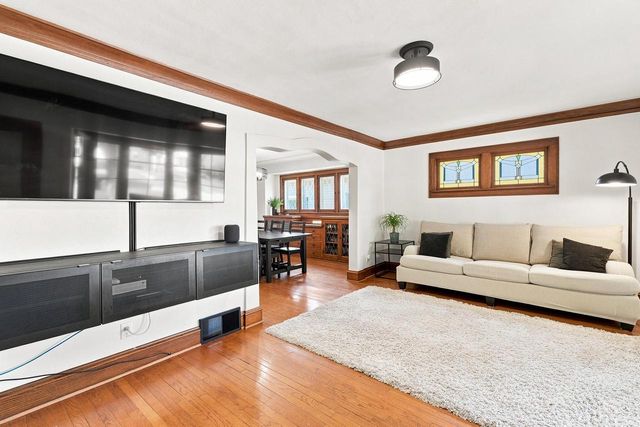 527 S 7th AVENUE, West Bend, WI 53095