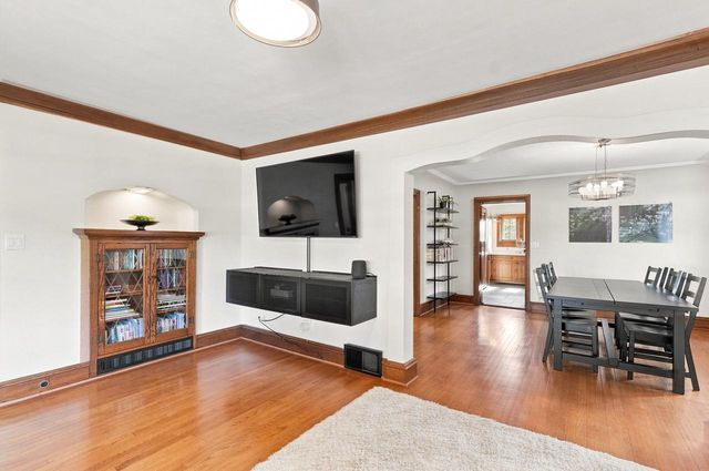527 S 7th AVENUE, West Bend, WI 53095