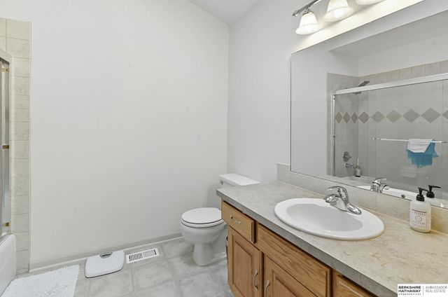 1130 N 153rd Avenue, Omaha, NE 68154