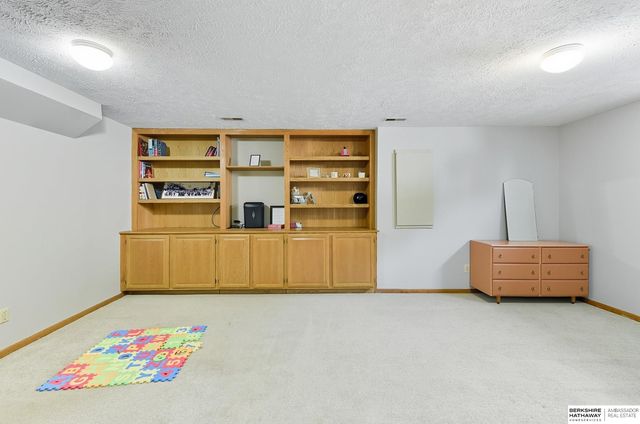 1130 N 153rd Avenue, Omaha, NE 68154