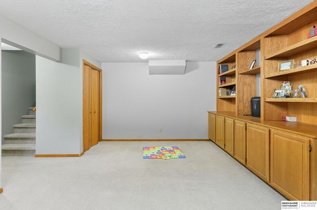 1130 N 153rd Avenue, Omaha, NE 68154