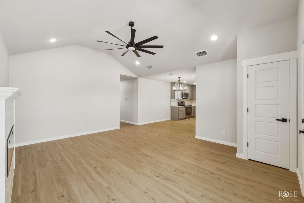 Image 6 of property listing at 6117 Mountain Forest Drive, San Angelo, TX 76904
