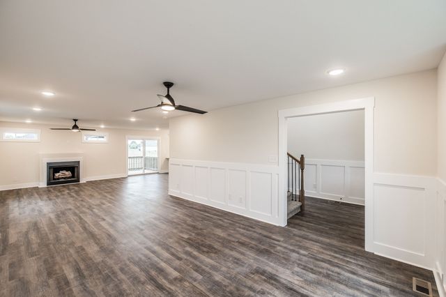 1061 Charles Thomas Dr, Clarksville, TN 37042