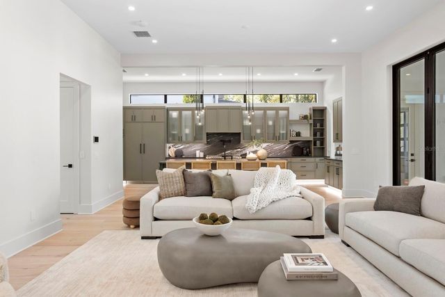 4305 W ZELAR STREET, Tampa, FL 33629