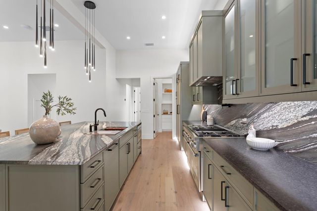 4305 W ZELAR STREET, Tampa, FL 33629