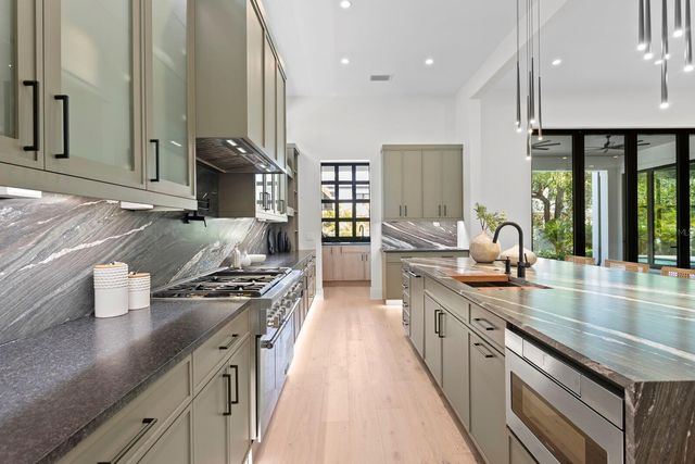 4305 W ZELAR STREET, Tampa, FL 33629