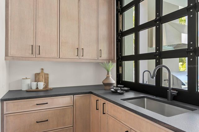 4305 W ZELAR STREET, Tampa, FL 33629