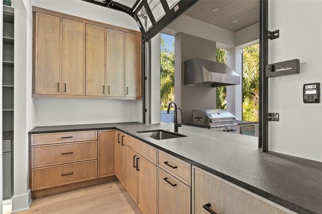 4305 W ZELAR STREET, Tampa, FL 33629