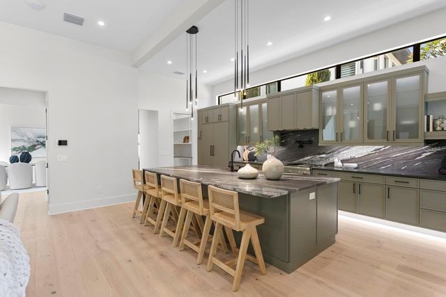 4305 W ZELAR STREET, Tampa, FL 33629