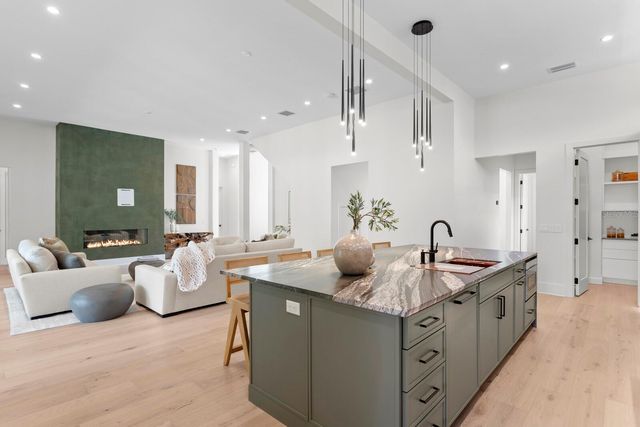 4305 W ZELAR STREET, Tampa, FL 33629