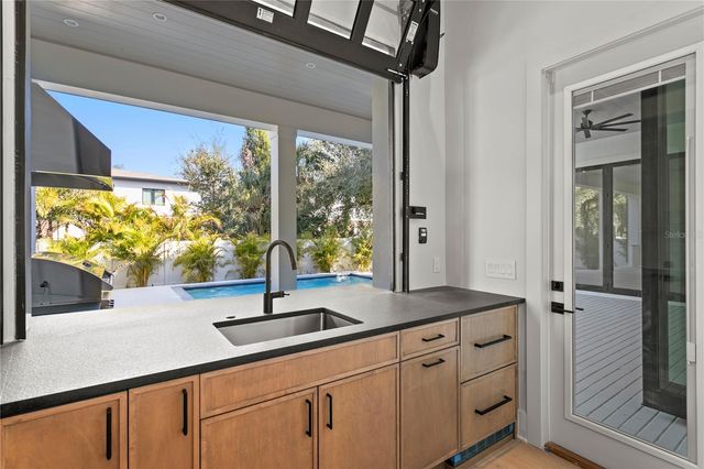 4305 W ZELAR STREET, Tampa, FL 33629