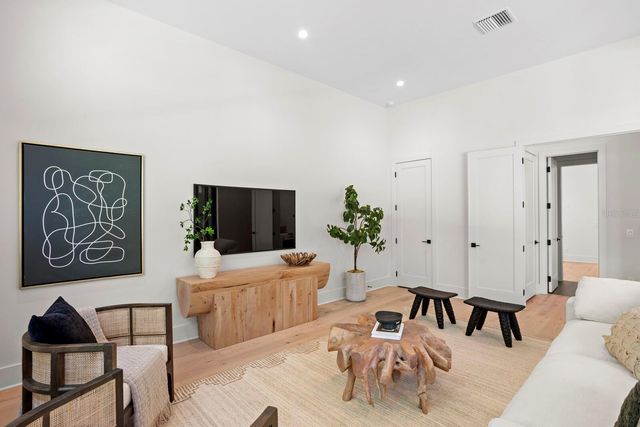 4305 W ZELAR STREET, Tampa, FL 33629