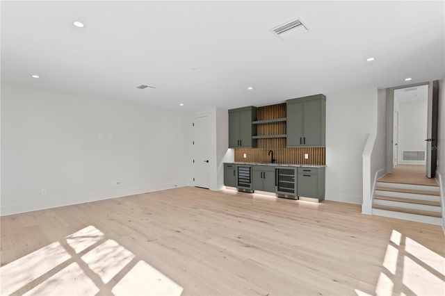 4305 W ZELAR STREET, Tampa, FL 33629