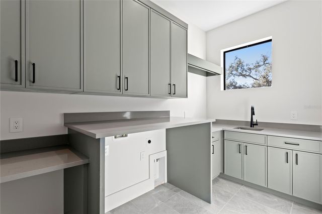 4305 W ZELAR STREET, Tampa, FL 33629