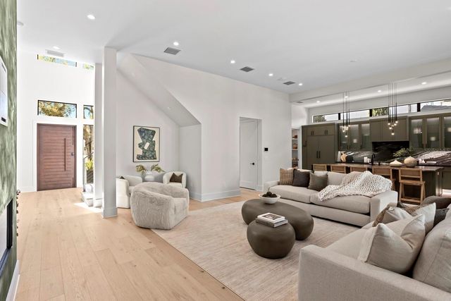 4305 W ZELAR STREET, Tampa, FL 33629