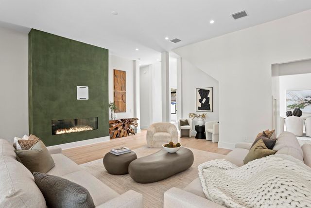 4305 W ZELAR STREET, Tampa, FL 33629