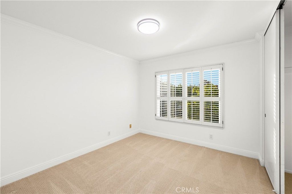property-img