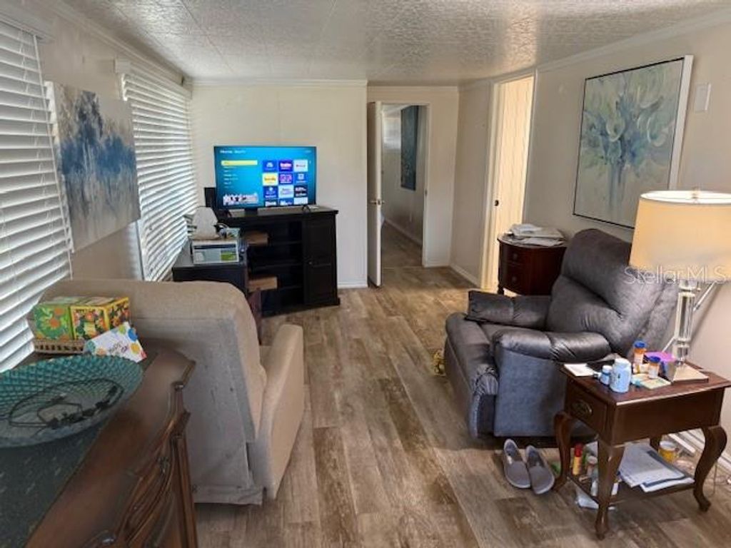 Image 2 of property listing at 620 49TH AVENUE W, Bradenton, FL 34207