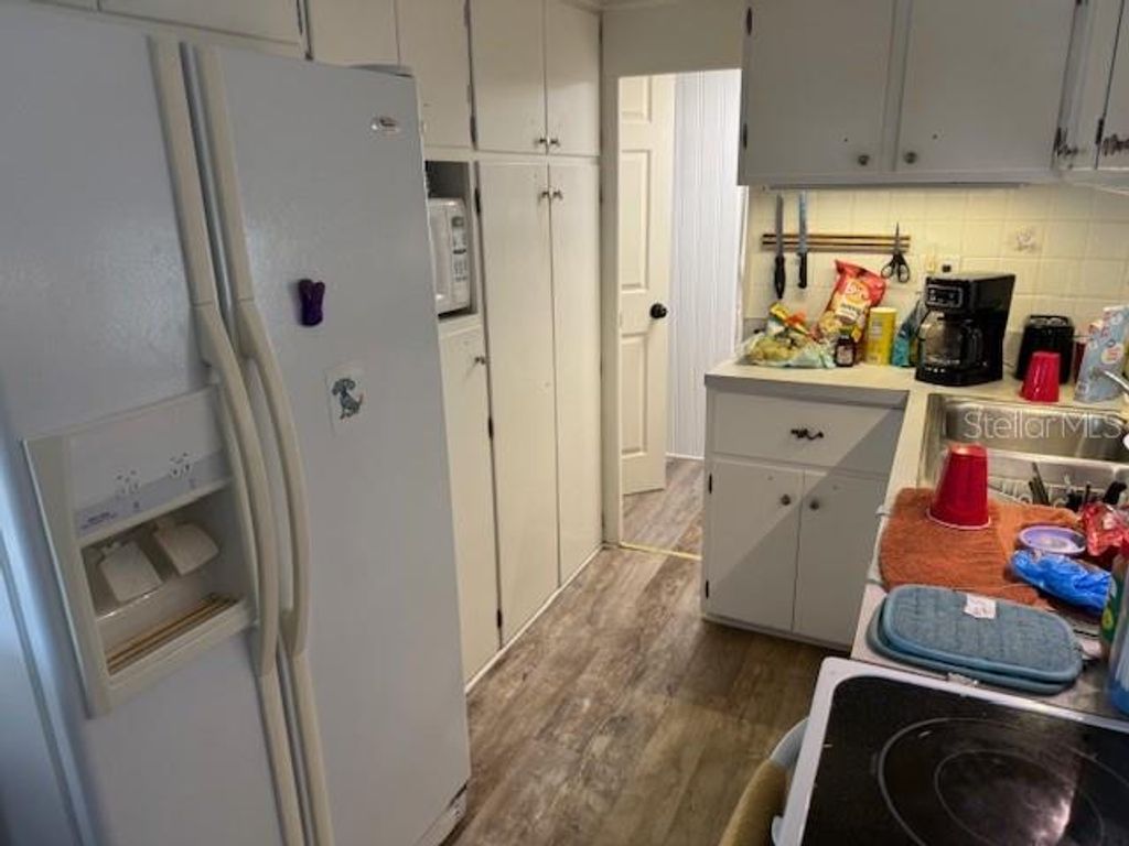 Image 3 of property listing at 620 49TH AVENUE W, Bradenton, FL 34207