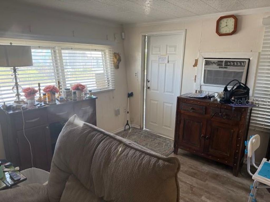 Image 5 of property listing at 620 49TH AVENUE W, Bradenton, FL 34207