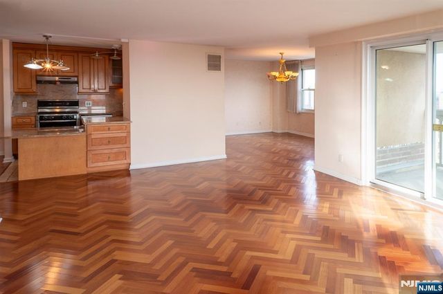 555 North Avenue 20F, Fort Lee, NJ 07024