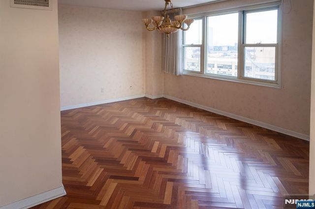 555 North Avenue 20F, Fort Lee, NJ 07024