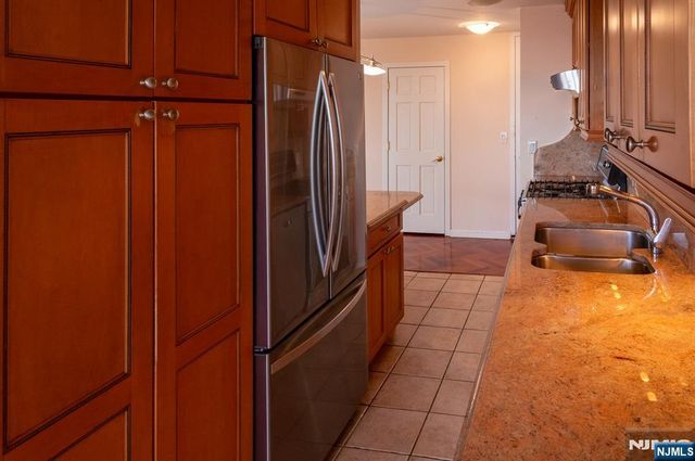 555 North Avenue 20F, Fort Lee, NJ 07024