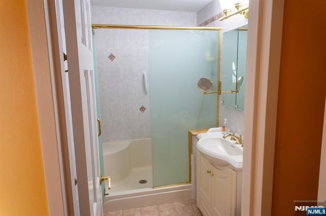 555 North Avenue 20F, Fort Lee, NJ 07024