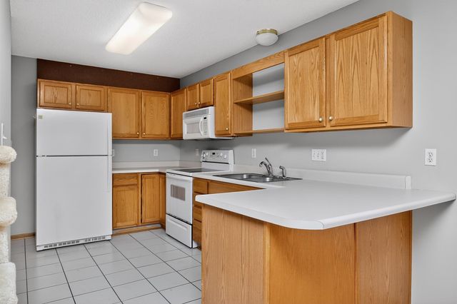 6855 Woodland Avenue 912, West Des Moines, IA 50266