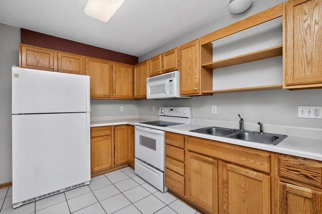 6855 Woodland Avenue 912, West Des Moines, IA 50266