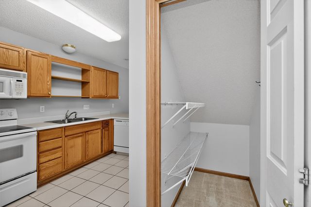 6855 Woodland Avenue 912, West Des Moines, IA 50266