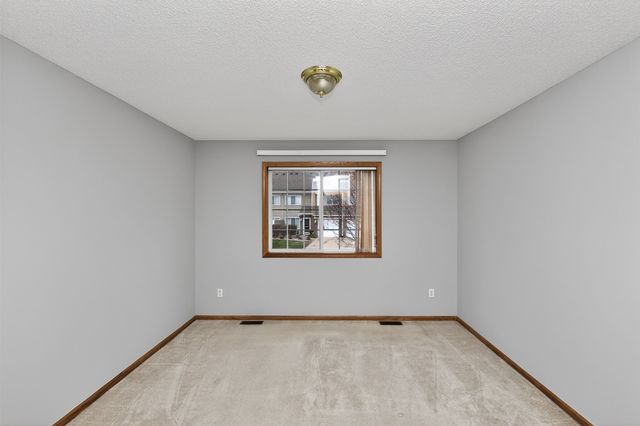 6855 Woodland Avenue 912, West Des Moines, IA 50266