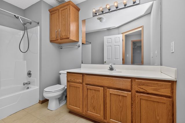 6855 Woodland Avenue 912, West Des Moines, IA 50266