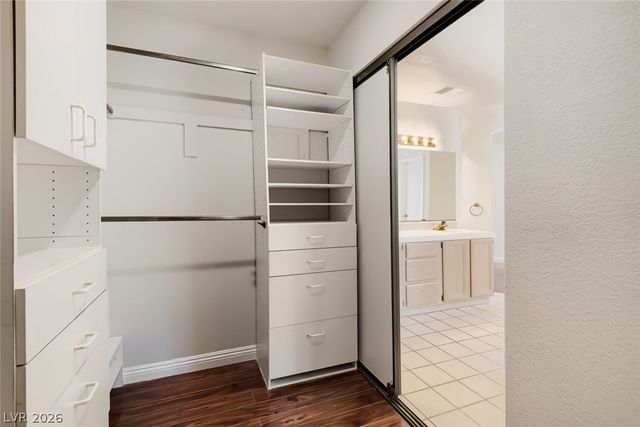 9404 Shipboard Court, Las Vegas, NV 89117