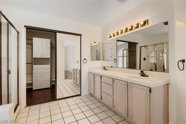 9404 Shipboard Court, Las Vegas, NV 89117