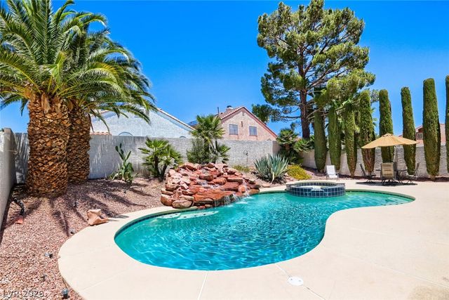 9404 Shipboard Court, Las Vegas, NV 89117
