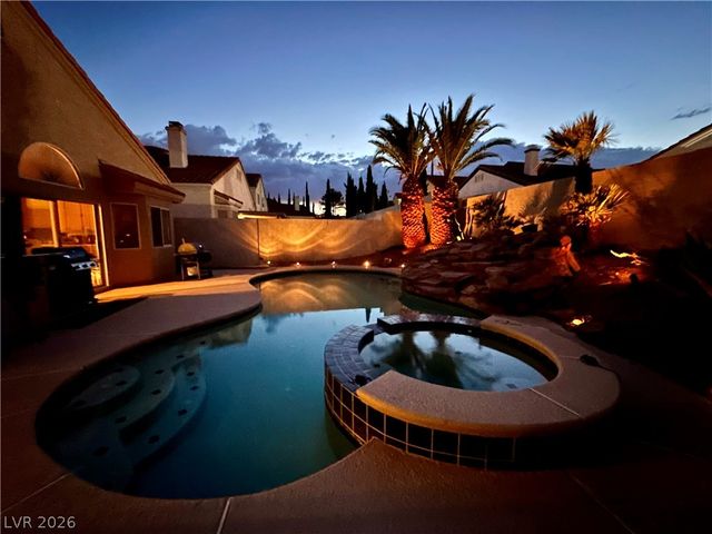 9404 Shipboard Court, Las Vegas, NV 89117