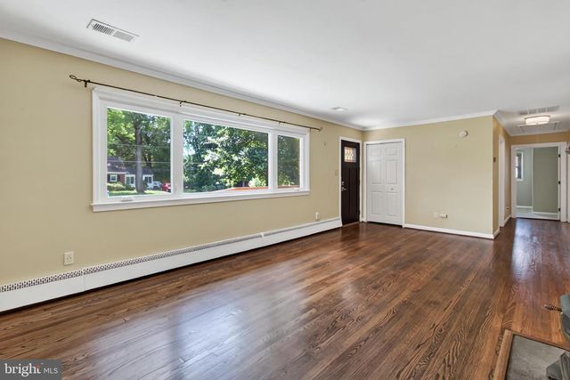 9021 WEIR ST, Manassas, VA 20110