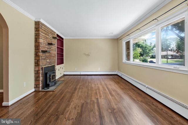 9021 WEIR ST, Manassas, VA 20110
