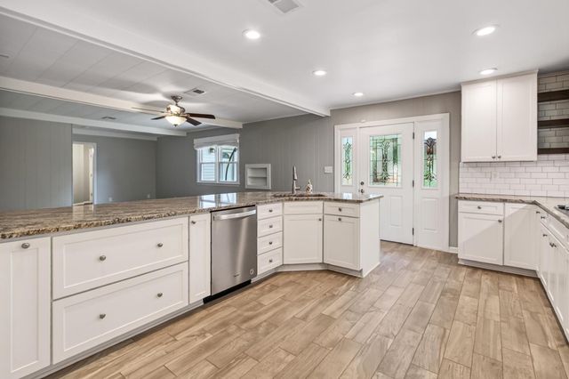 9021 WEIR ST, Manassas, VA 20110