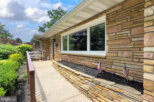 9021 WEIR ST, Manassas, VA 20110