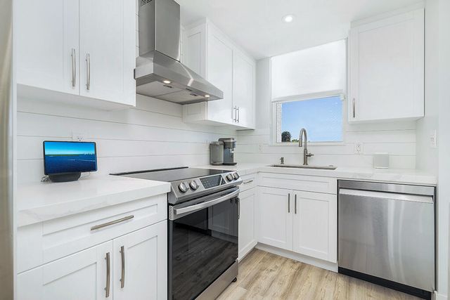 108 Paradise Harbour Boulevard 210, North Palm Beach, FL 33408