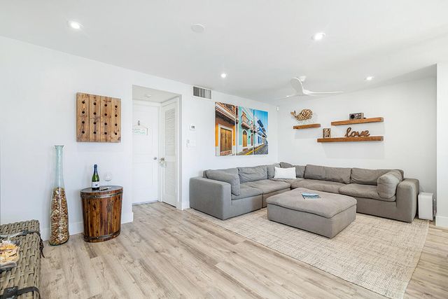 108 Paradise Harbour Boulevard 210, North Palm Beach, FL 33408