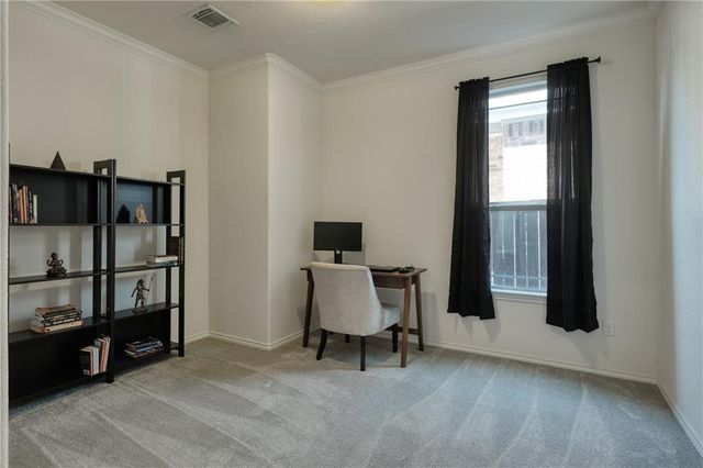 521 Bradford LN, Hutto, TX 78634