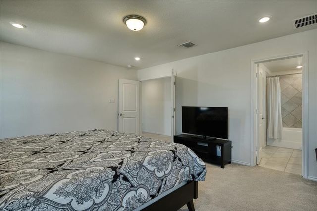 521 Bradford LN, Hutto, TX 78634