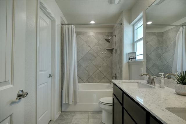 521 Bradford LN, Hutto, TX 78634