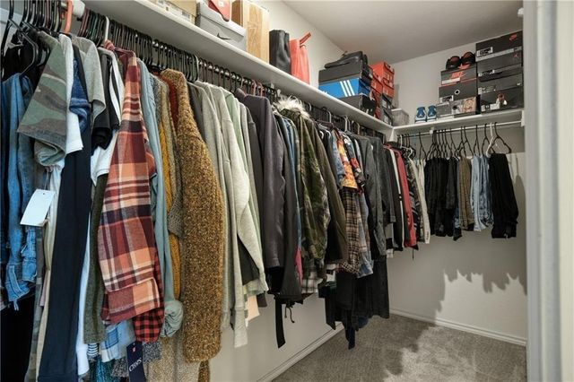 521 Bradford LN, Hutto, TX 78634