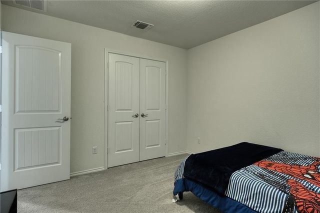 521 Bradford LN, Hutto, TX 78634