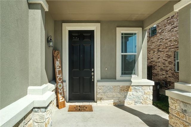 521 Bradford LN, Hutto, TX 78634